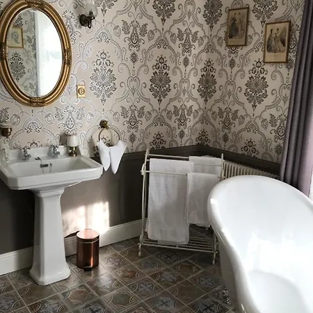 D'hotes Du Chateau Bed & Breakfast